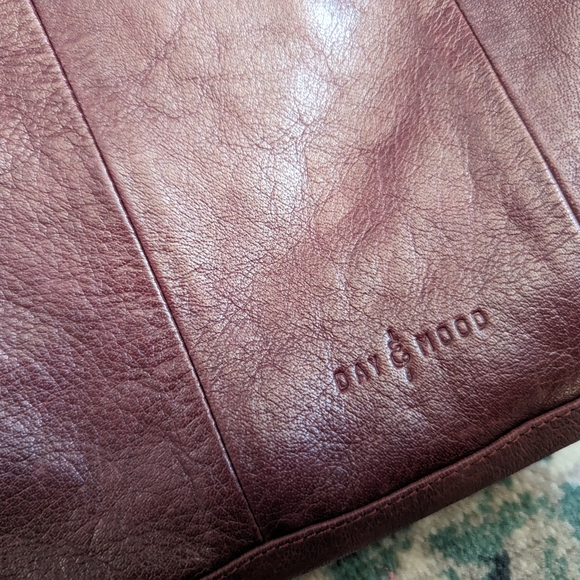 🎀 2/$15 Day & Mood Burgundy Leather Crossbody Purse - Picture 13 of 13